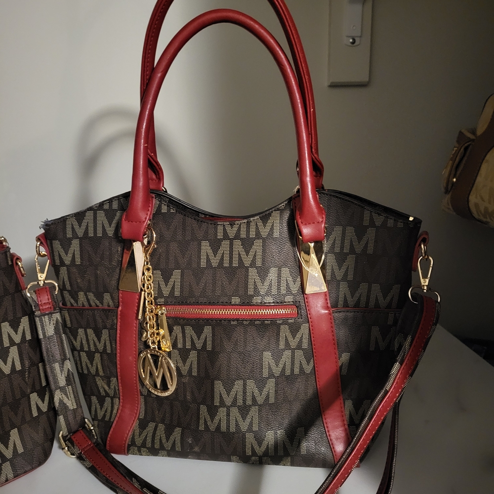 Chic Monogram Shoulder Bag in Brown and Red